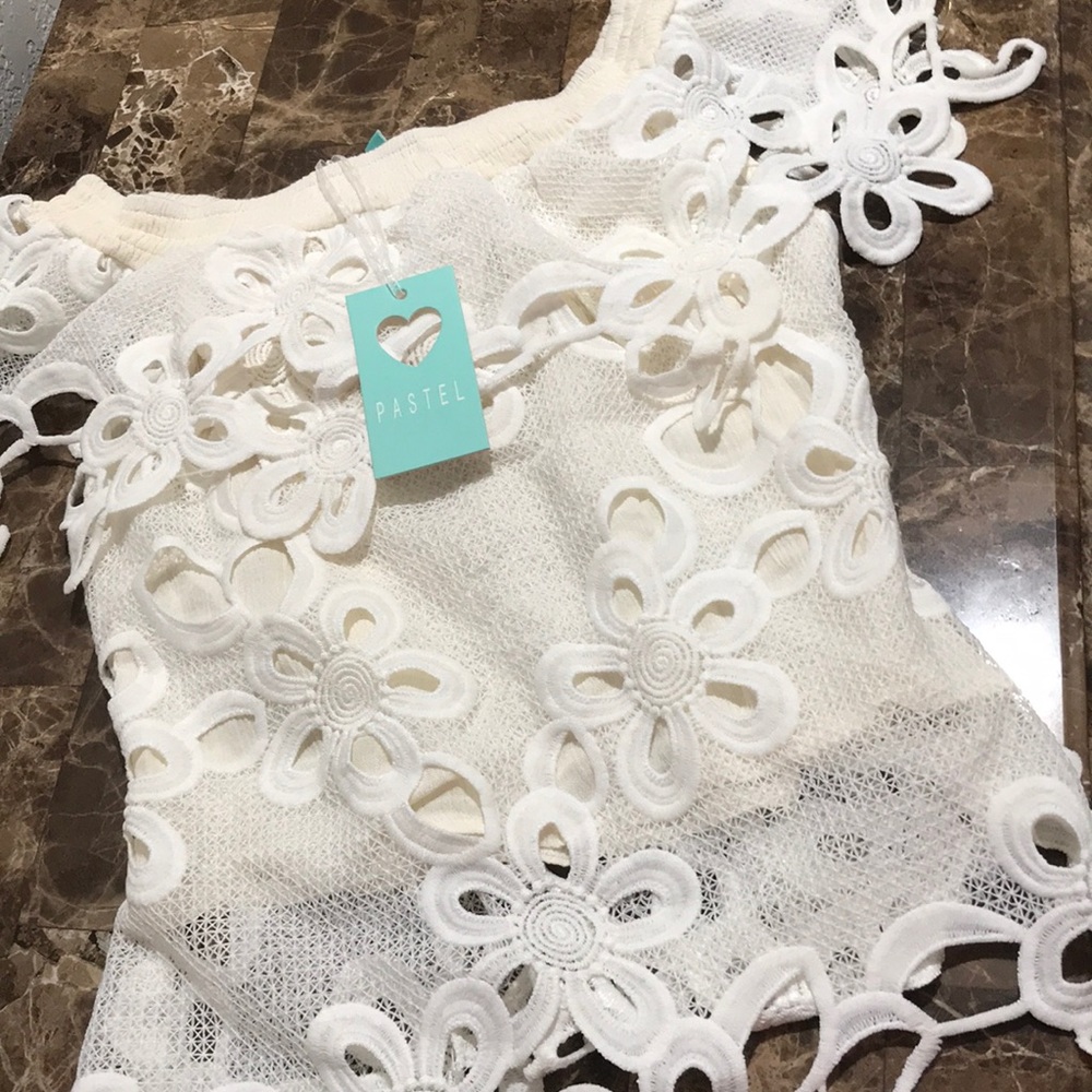 WHITE BLOUSE WITH EMBROIDERED FLOWERS🙌🏻🤩